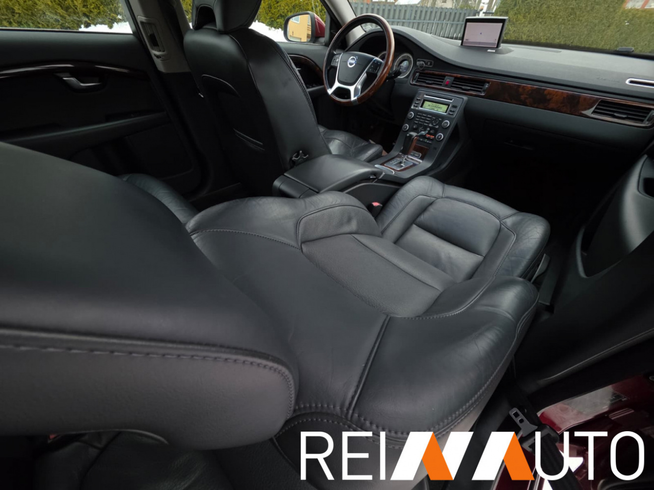 Volvo V70 Summum Cherry