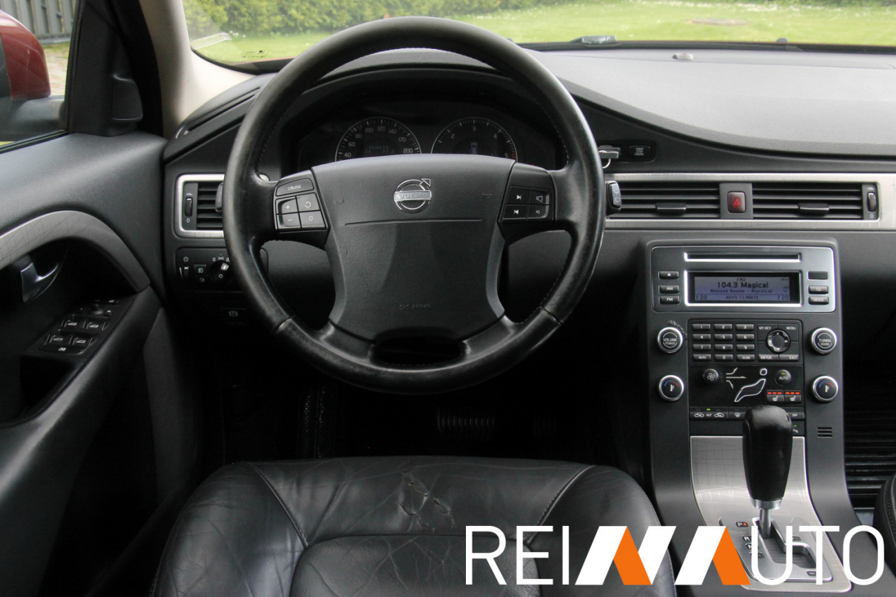 Volvo XC70 Cherry
