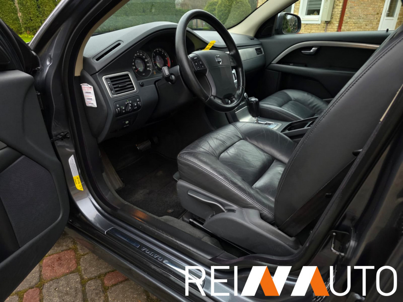 Volvo V70 Momentum Grijs