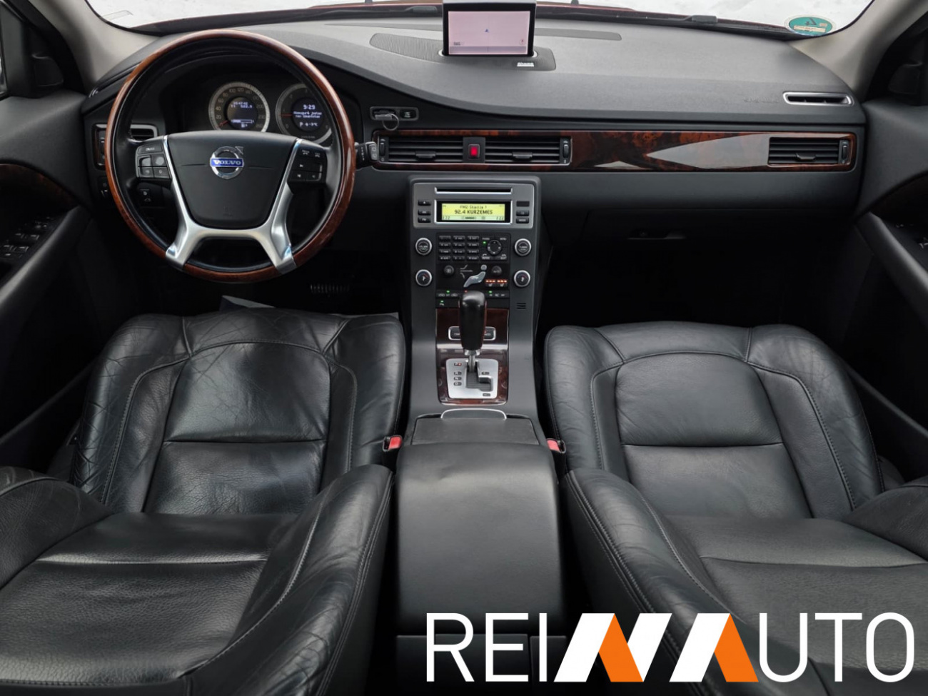 Volvo V70 Summum Cherry