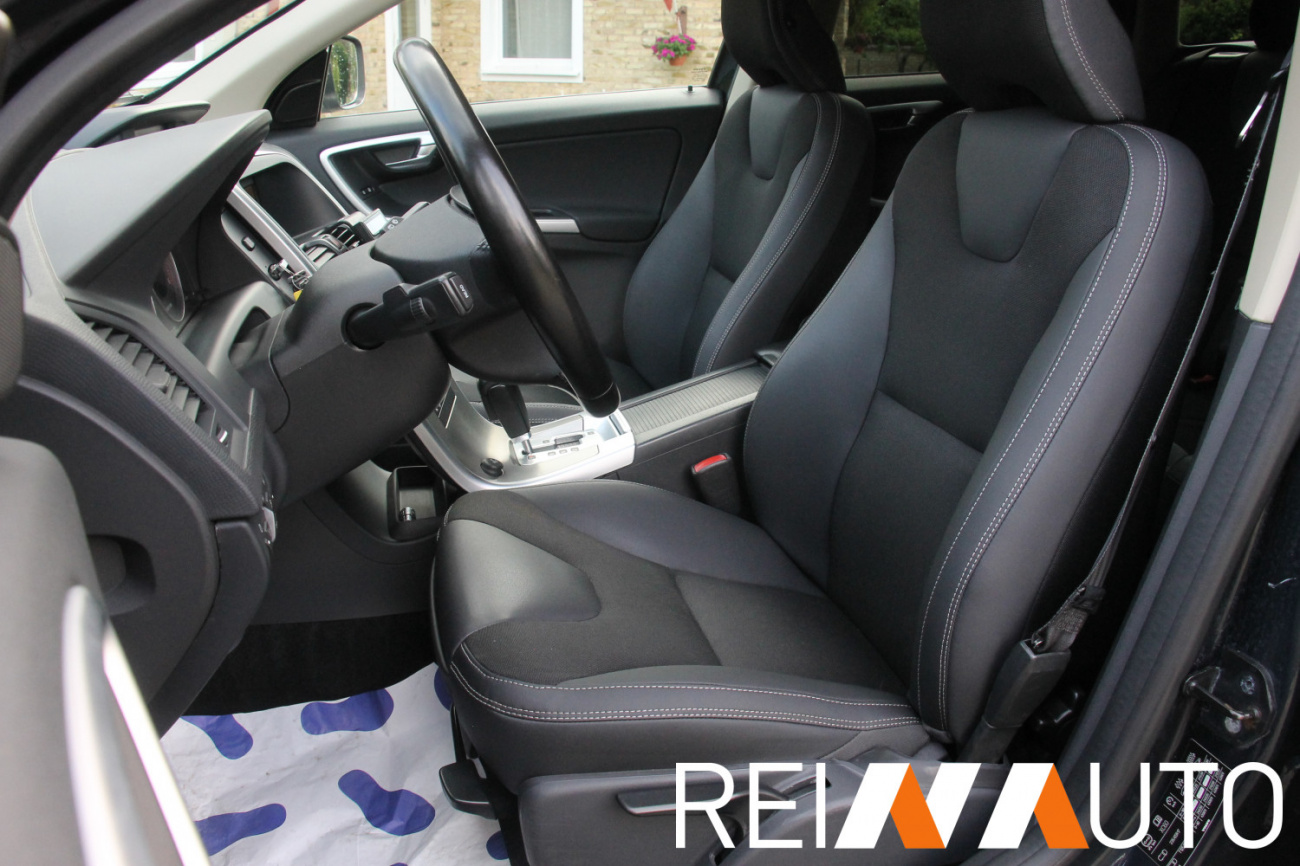 Volvo XC60 Momentum Grijs