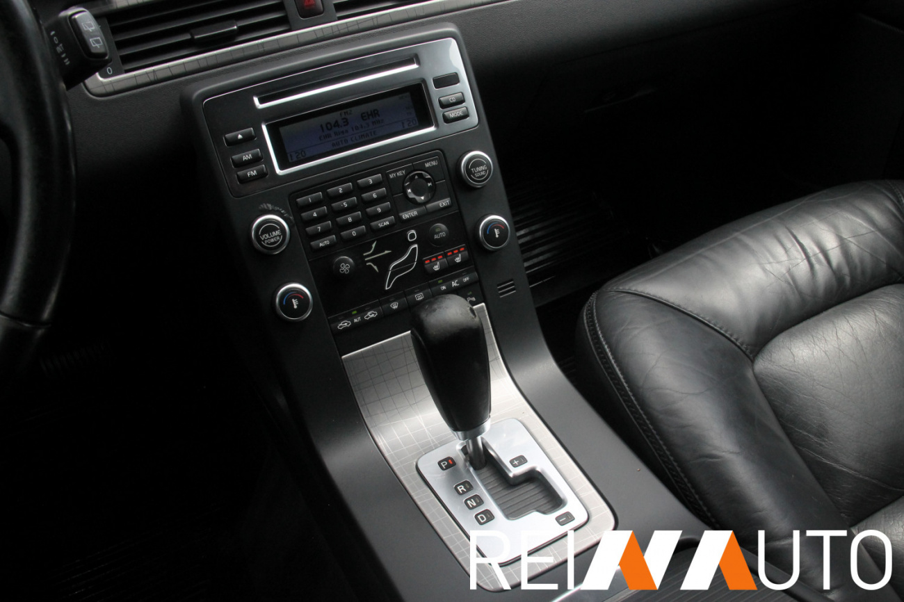 Volvo XC70 Cherry
