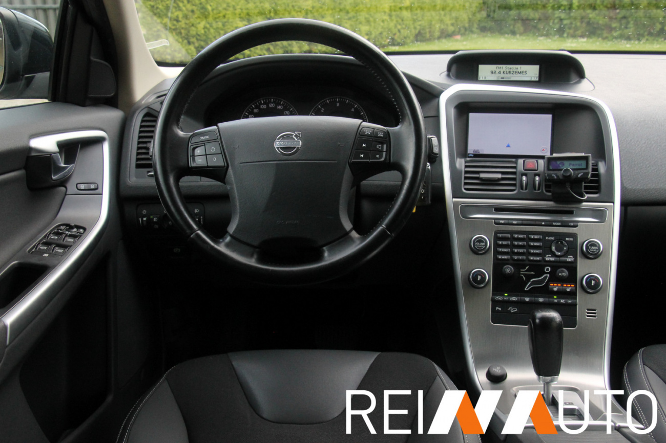 Volvo XC60 Momentum Grijs