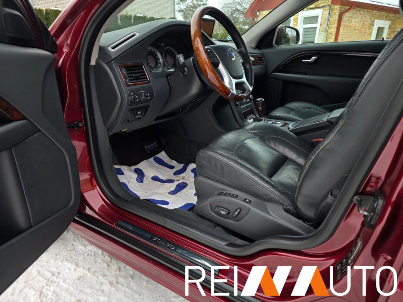 Volvo V70 Summum Cherry