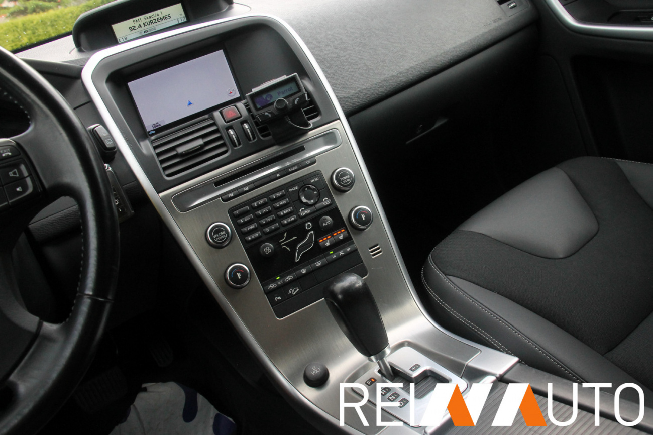 Volvo XC60 Momentum Grijs