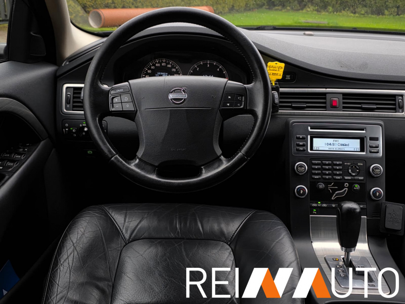 Volvo V70 Momentum Grijs