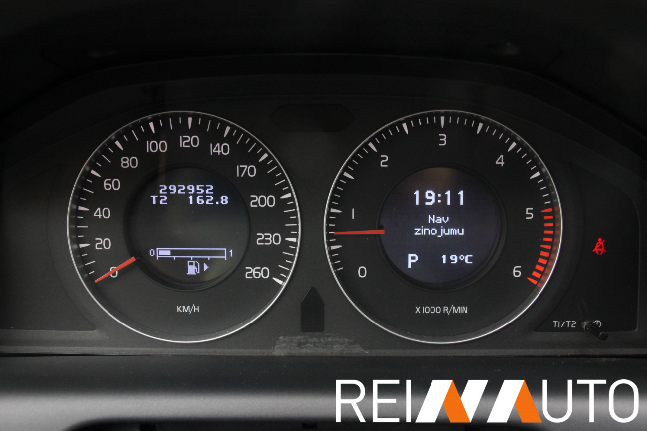 Volvo XC60 Momentum Grijs