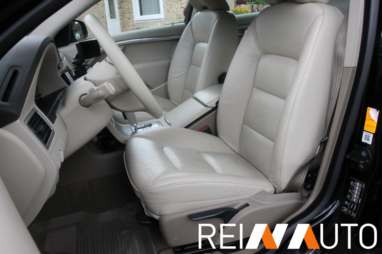 Volvo V70 D5 Momentum Black