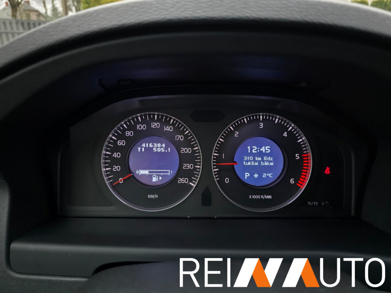 Volvo V70 Momentum D5