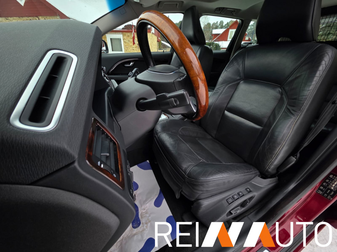 Volvo V70 Summum Cherry