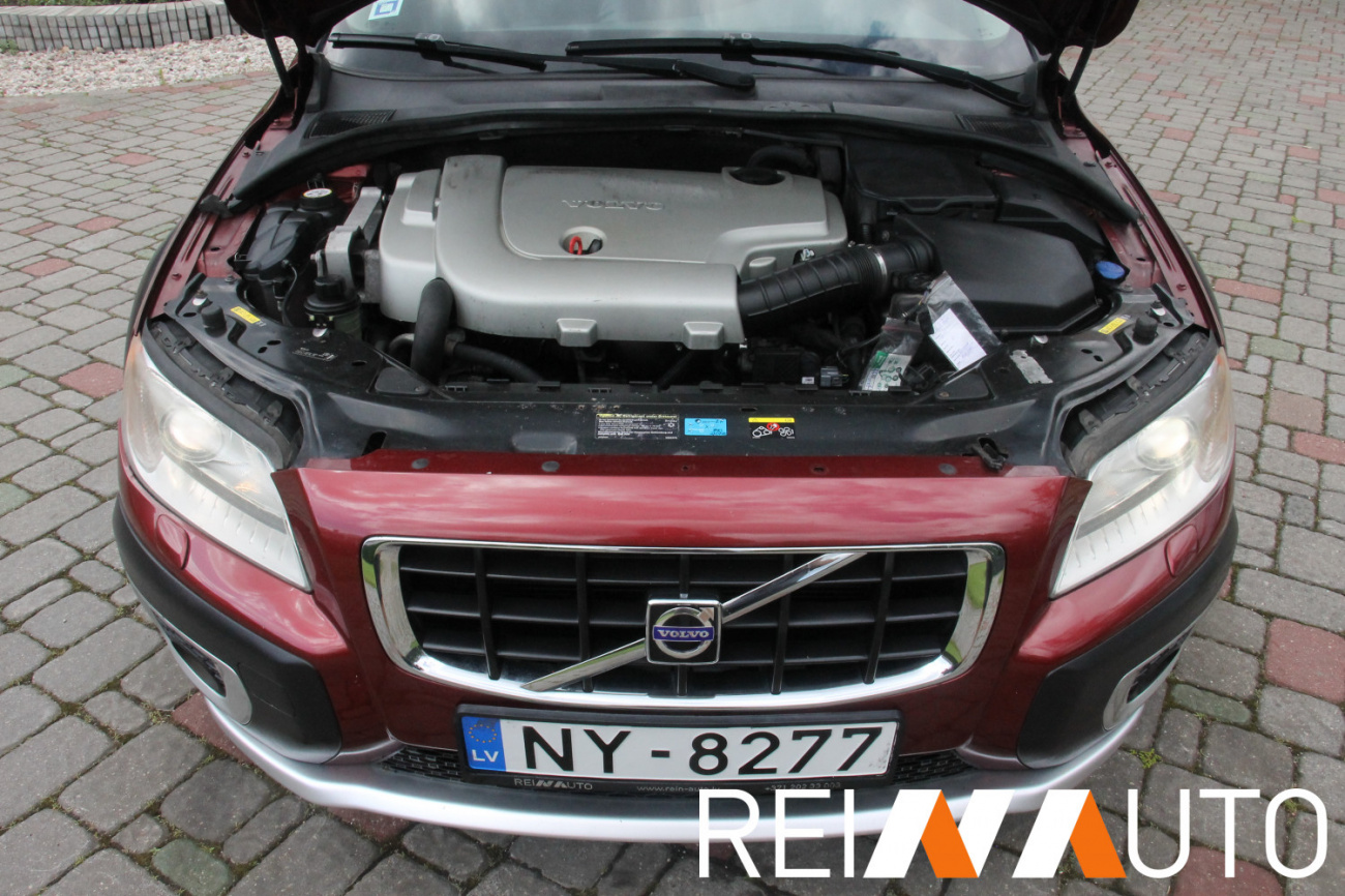Volvo XC70 Cherry