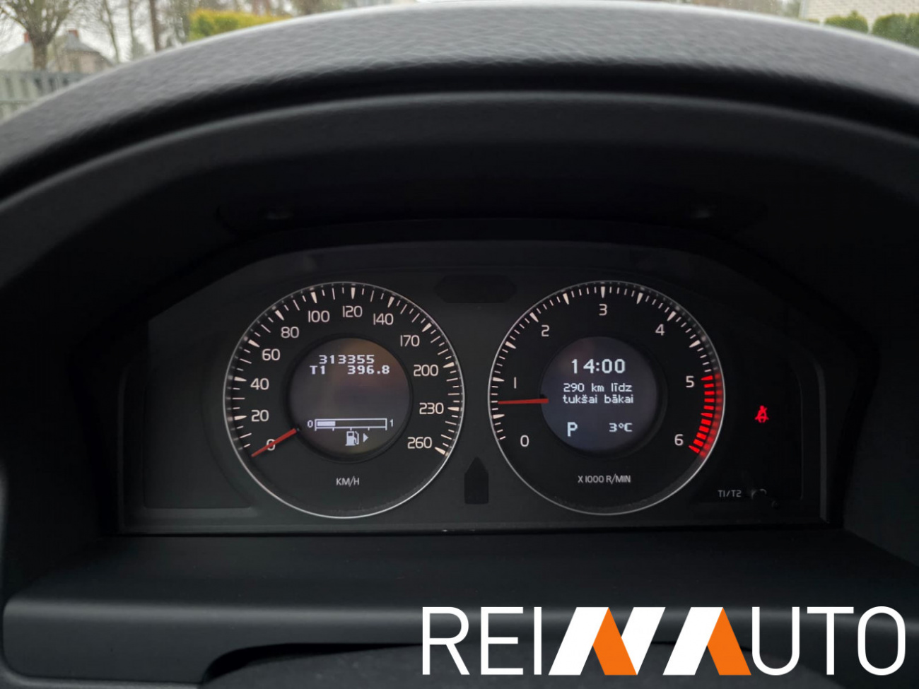 Volvo V70 Momentum D5