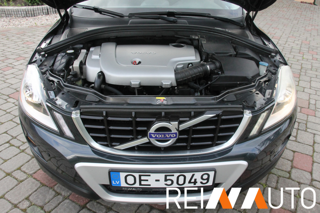 Volvo XC60 Momentum Grijs