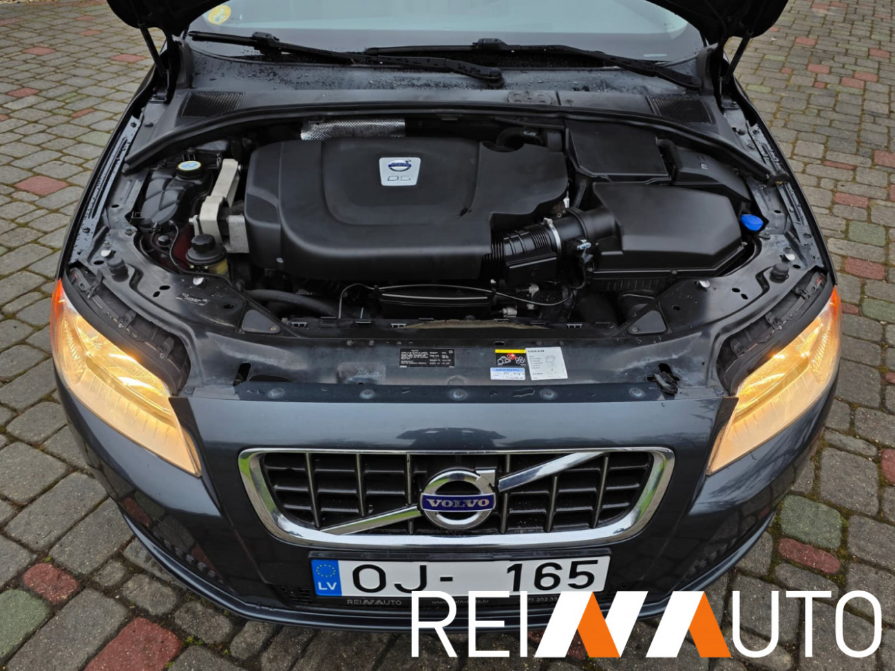 Volvo V70 Momentum D5