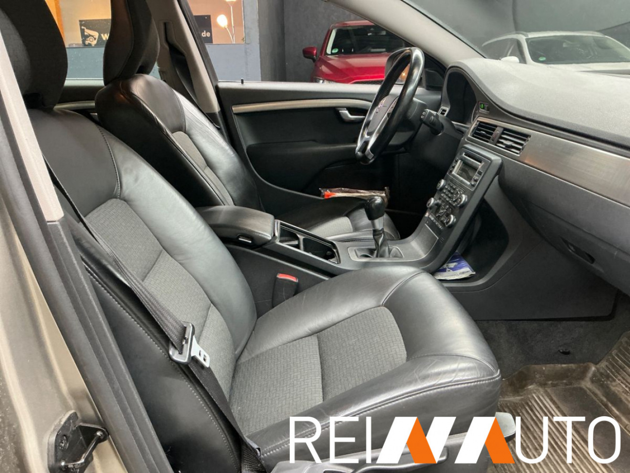 Volvo V70 Momentum Bruin