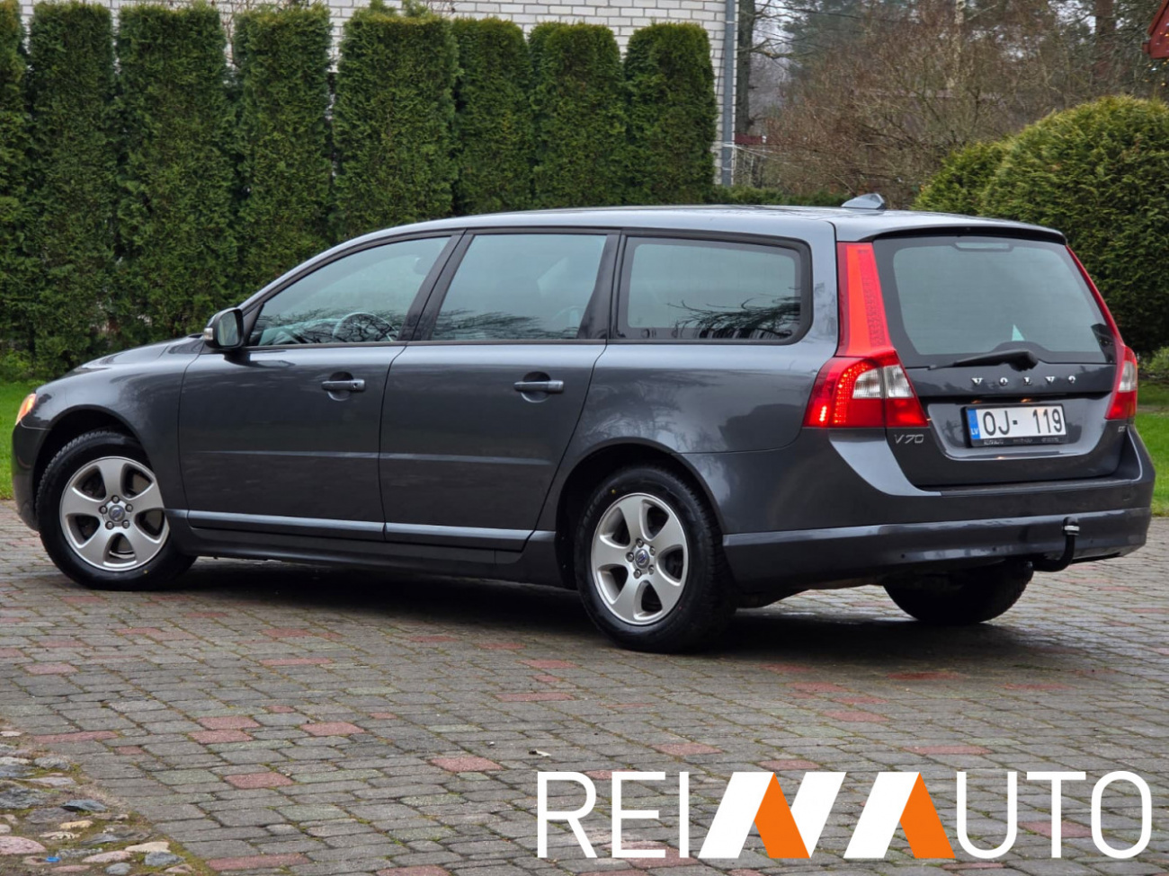Volvo V70 Momentum Grijs