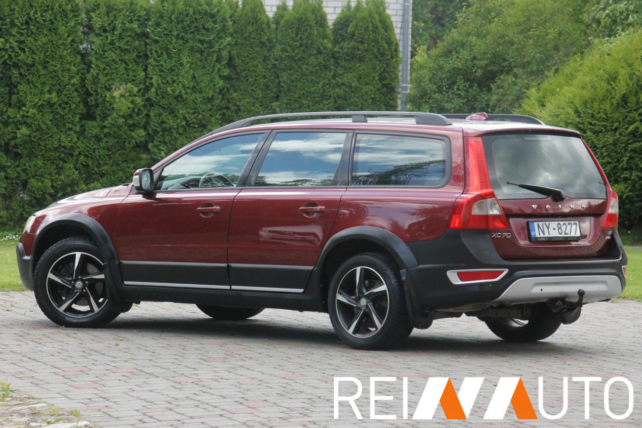 Volvo XC70 Cherry