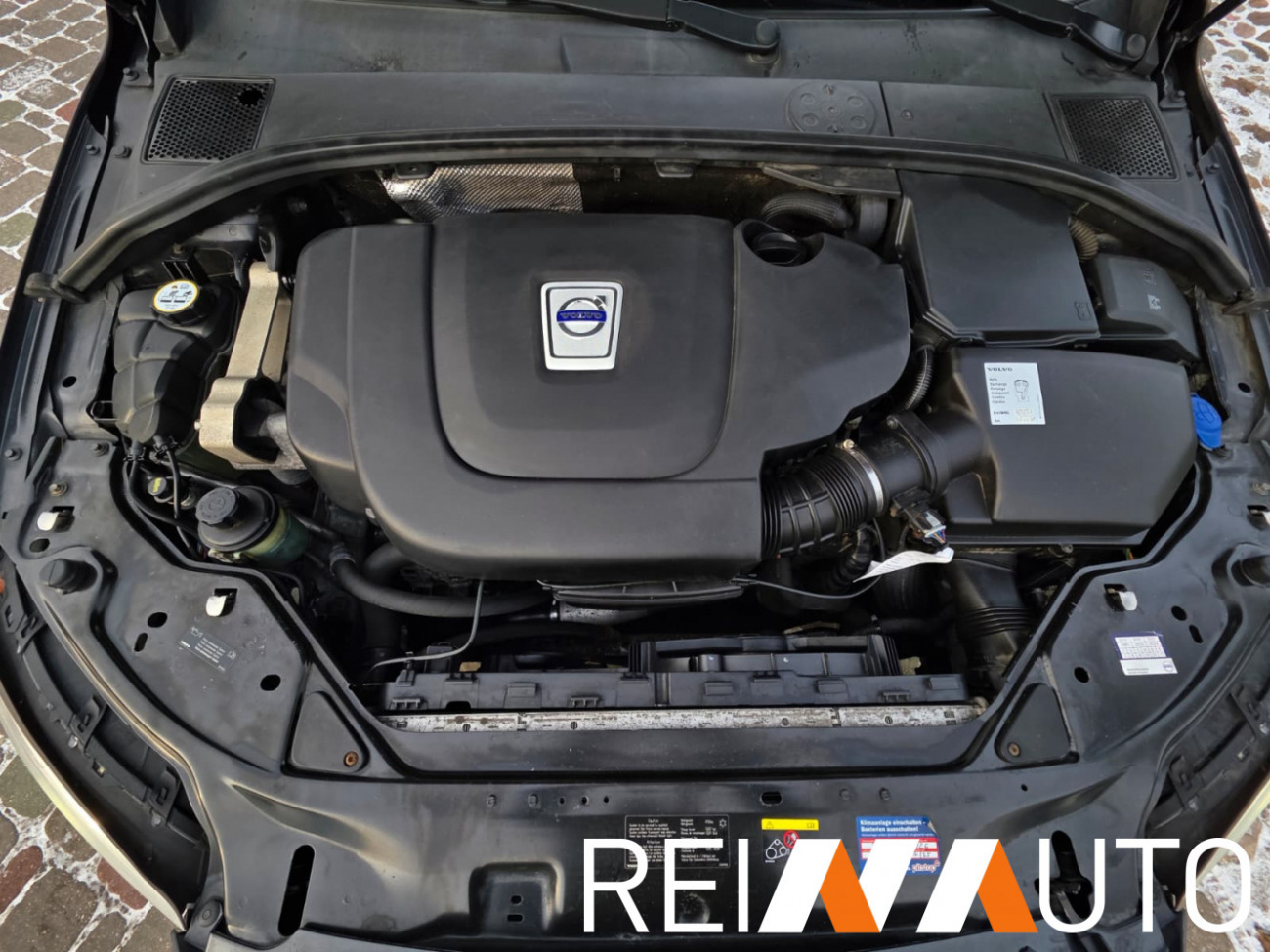 Volvo V70 Momentum D3