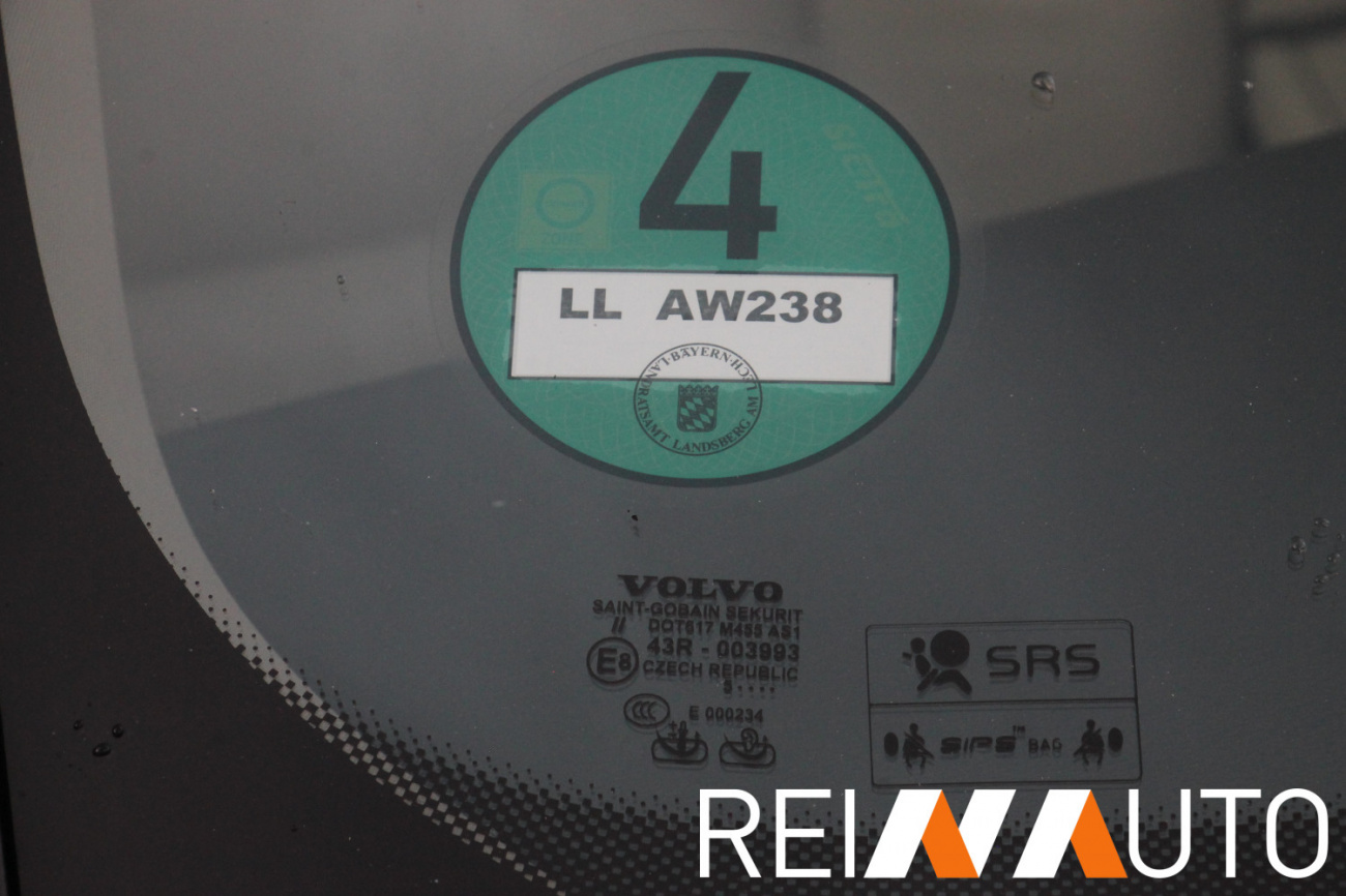 Volvo V70 D5 Momentum Black