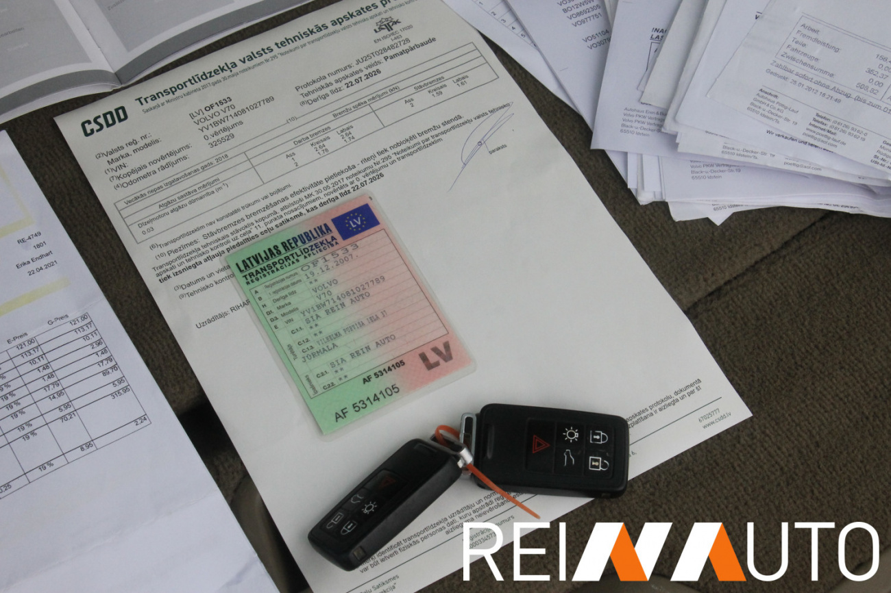 Volvo V70 D5 Momentum Black