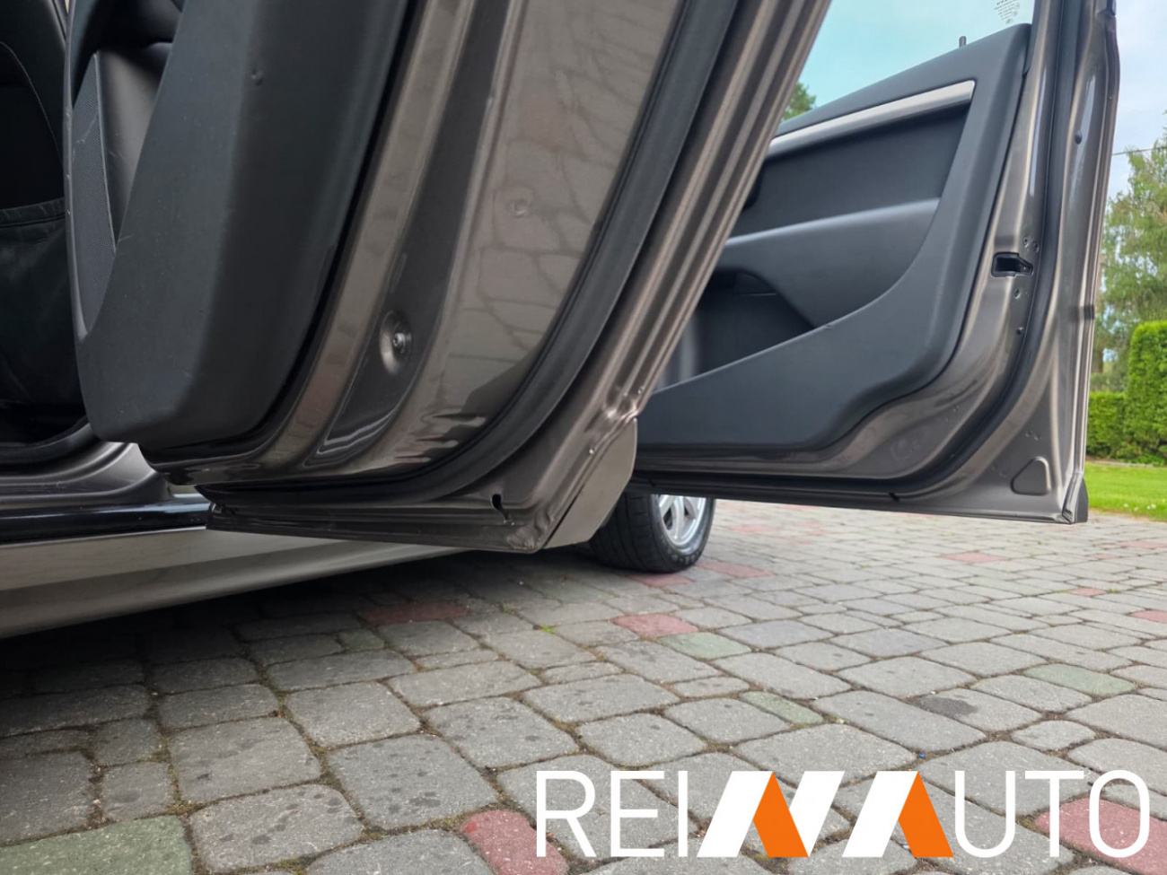 Volvo V70 Momentum Beige