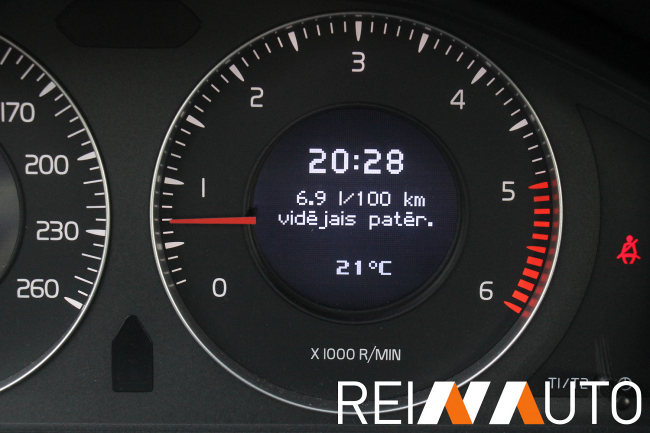 Volvo XC60 Momentum D5