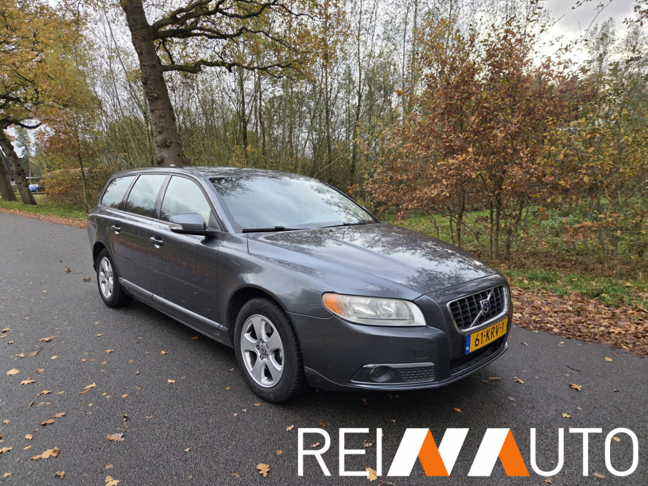 Volvo V70 Momentum Grijs