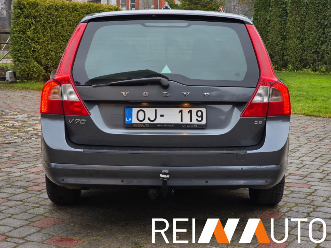 Volvo V70 Momentum Grijs