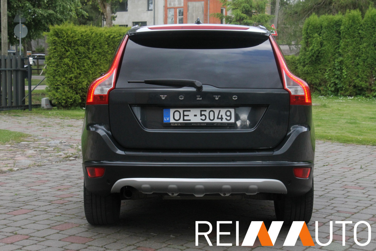 Volvo XC60 Momentum Grijs