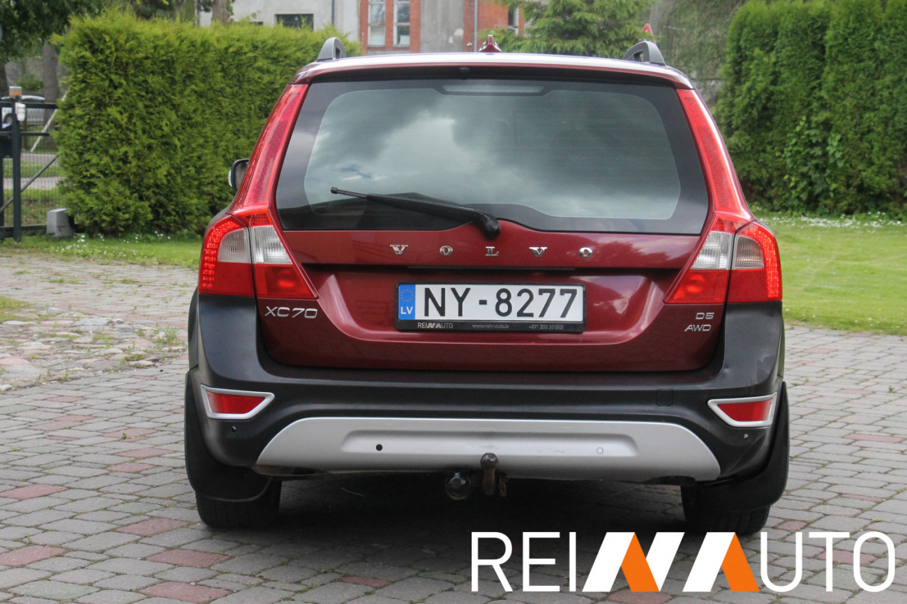 Volvo XC70 Cherry