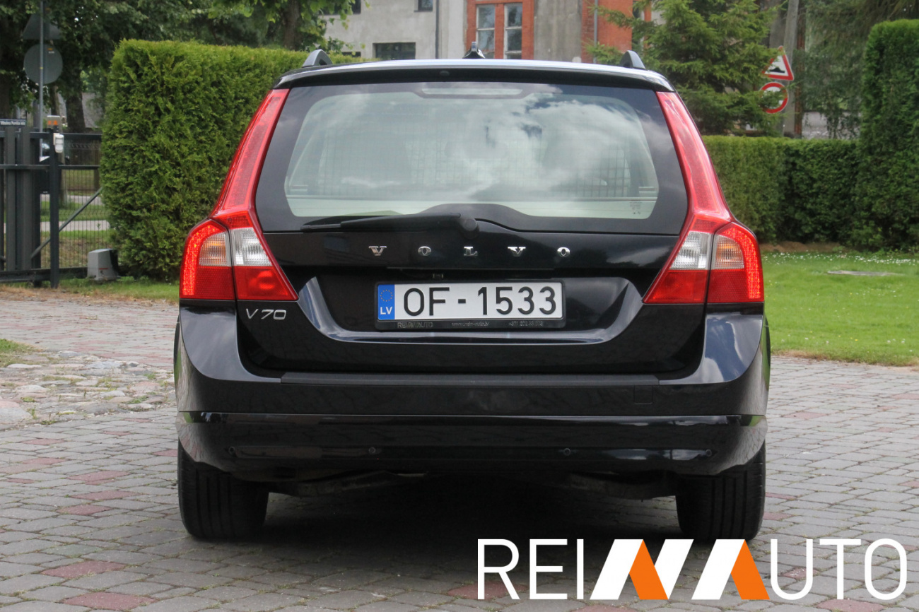Volvo V70 D5 Momentum Black