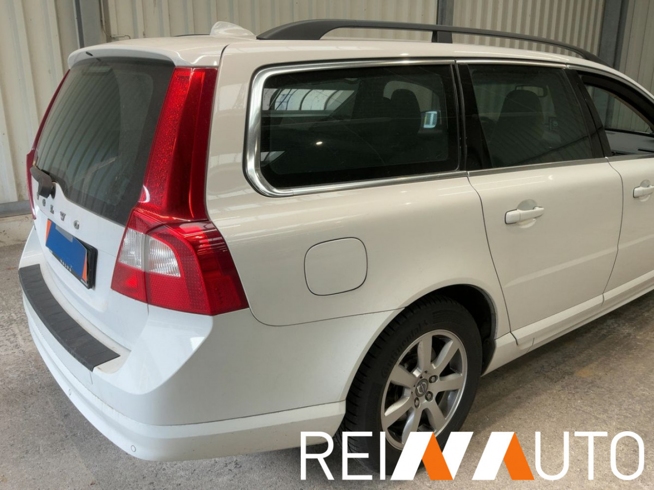 Volvo V70 Momentum Weiss