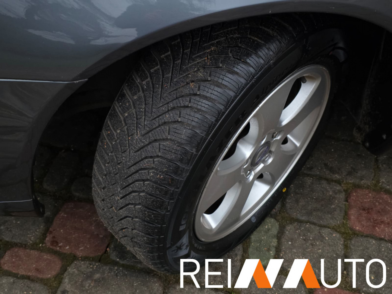 Volvo V70 Momentum Grijs