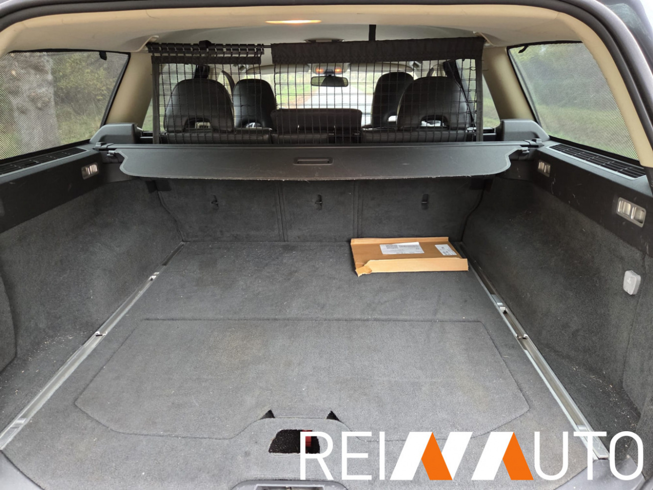 Volvo V70 Momentum Grijs