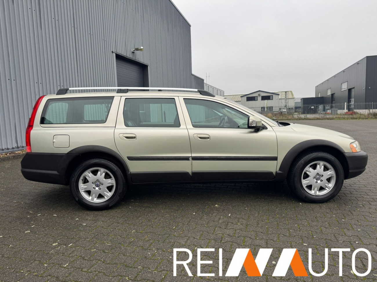 Volvo Xc70 Summum Gold