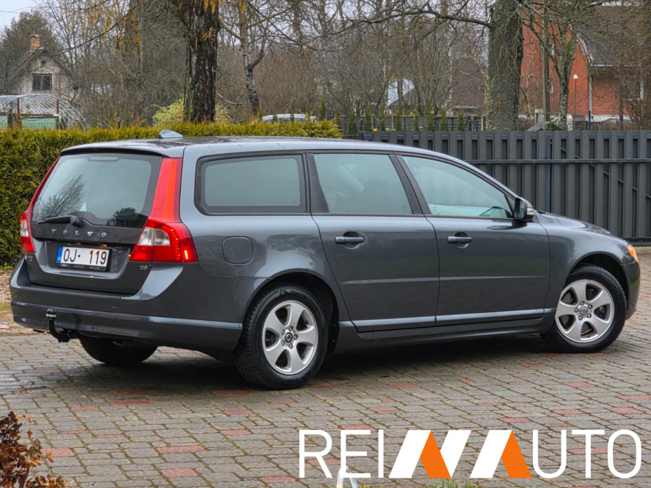 Volvo V70 Momentum Grijs
