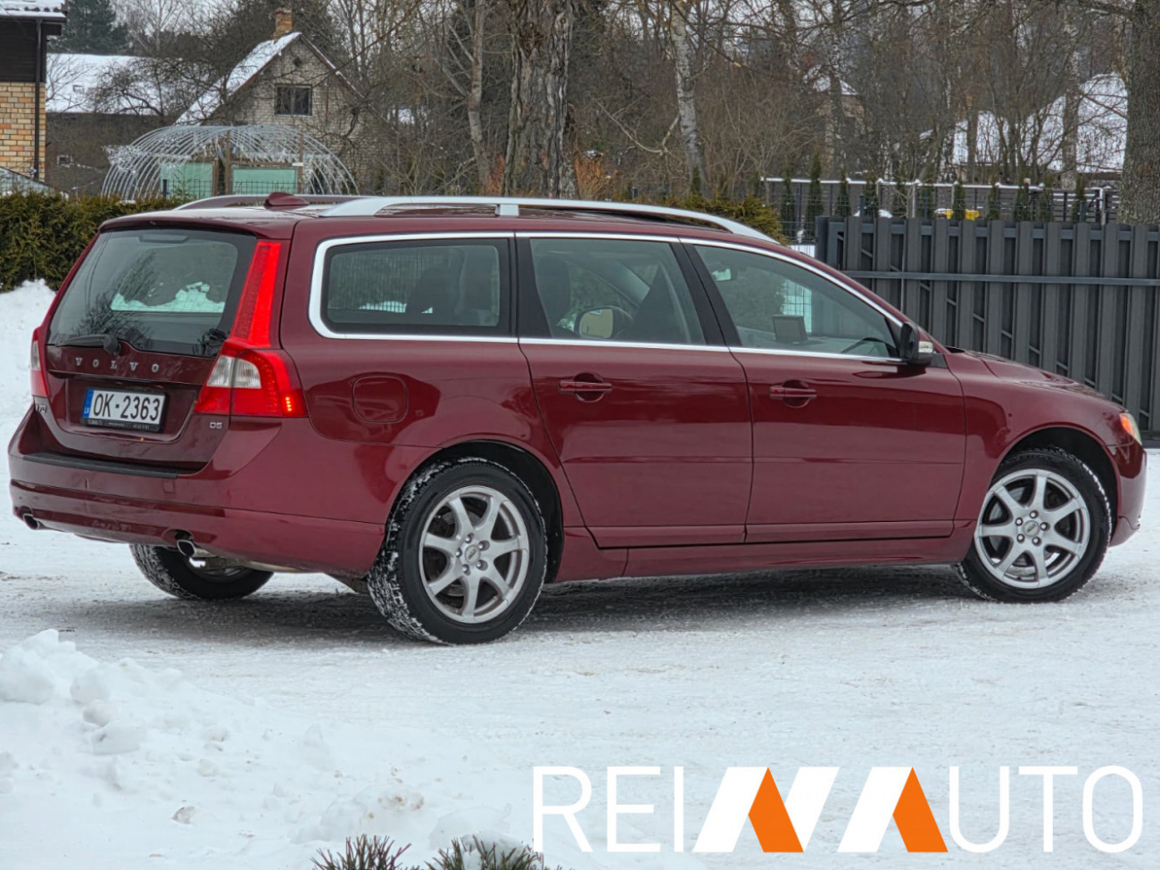 Volvo V70 Summum Cherry