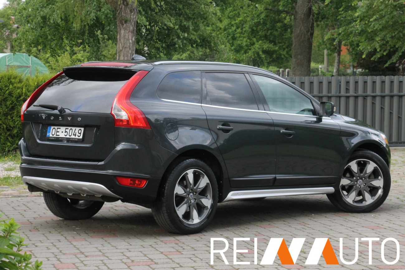 Volvo XC60 Momentum Grijs
