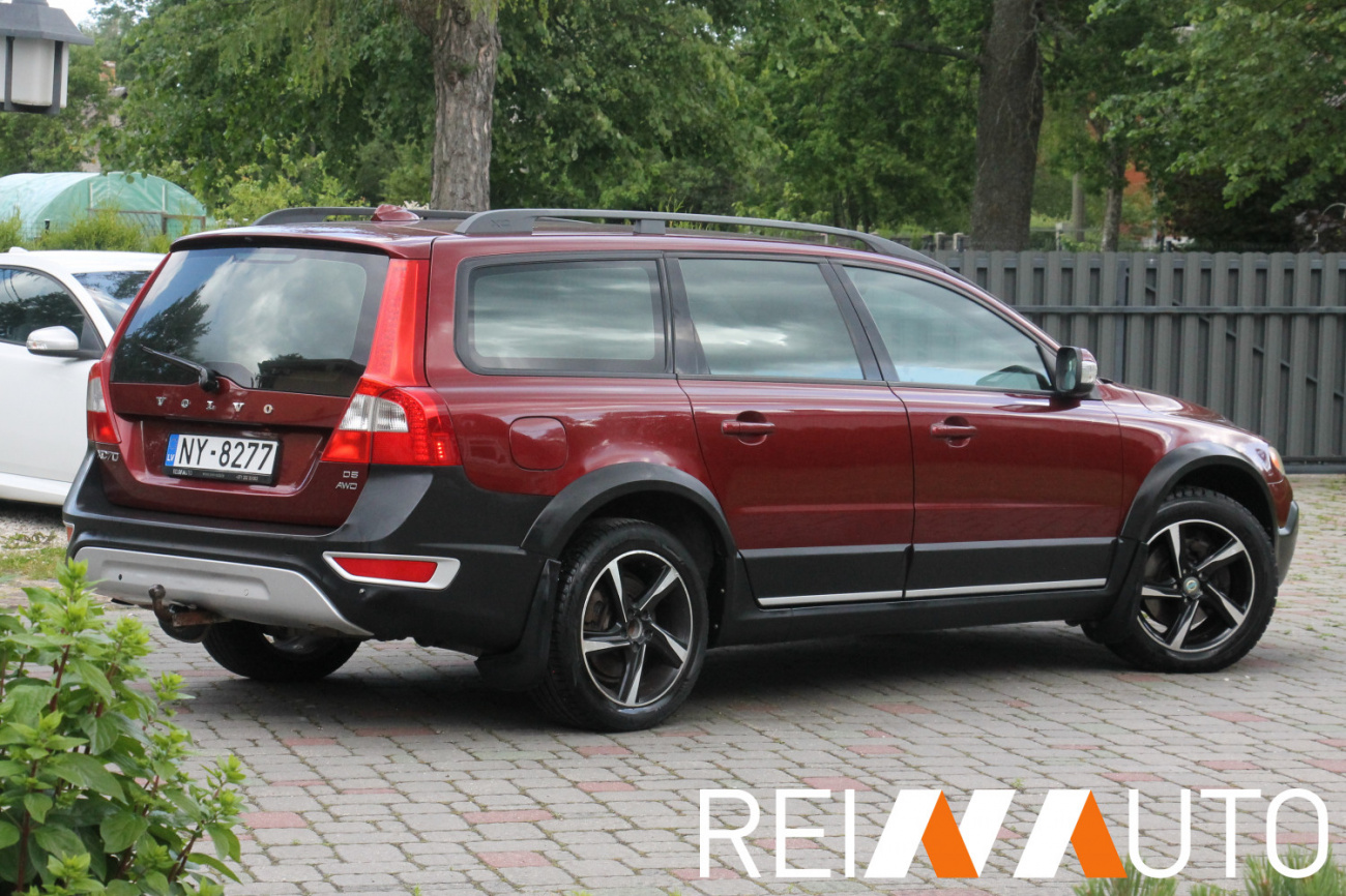 Volvo XC70 Cherry