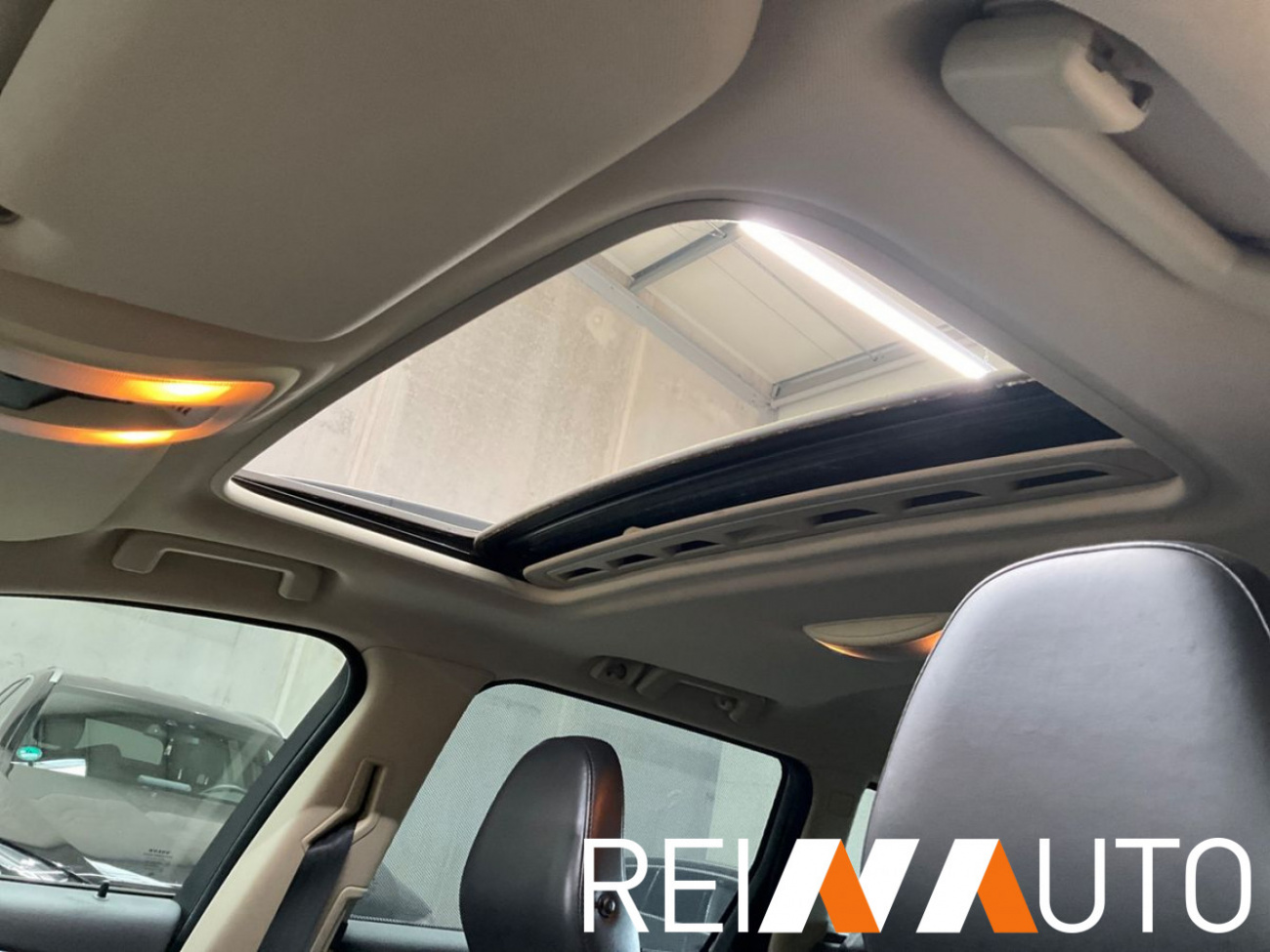 Volvo V70 Momentum Beige