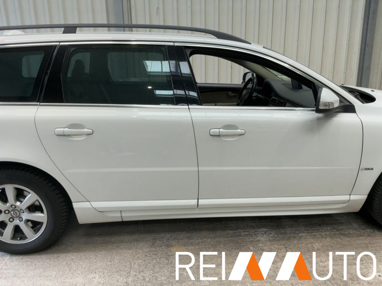 Volvo V70 Momentum Weiss