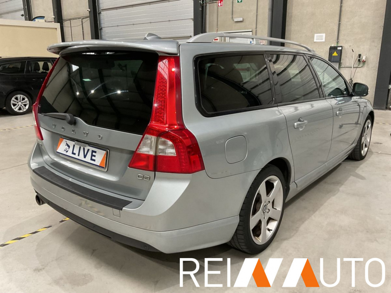 Volvo V-70 R-Design