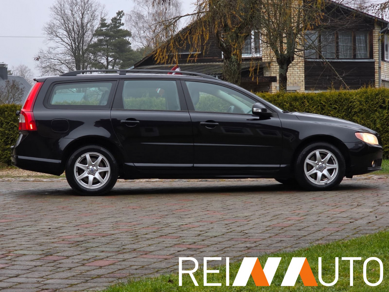 Volvo V70 Momentum D5