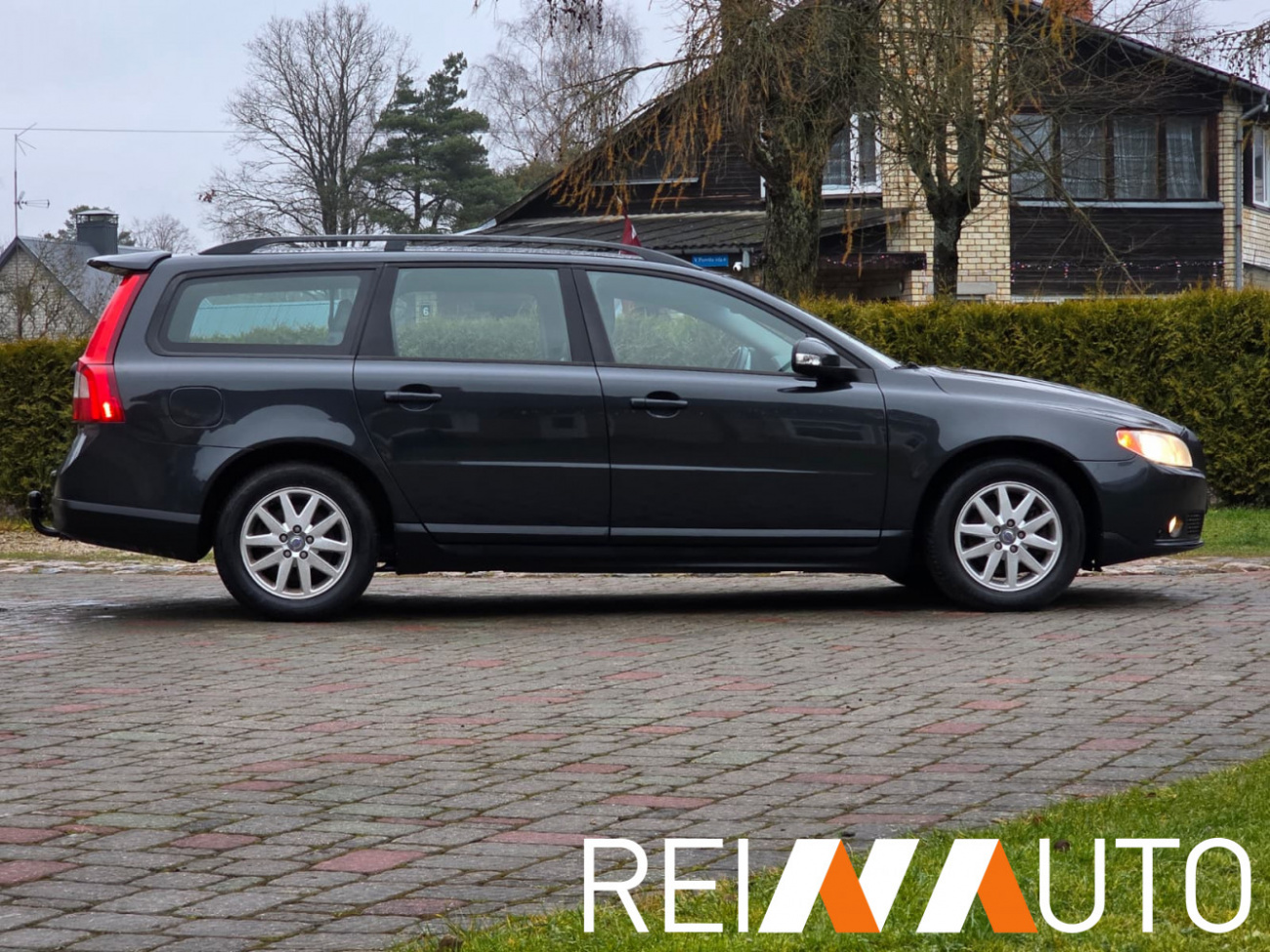 Volvo V70 Momentum D5