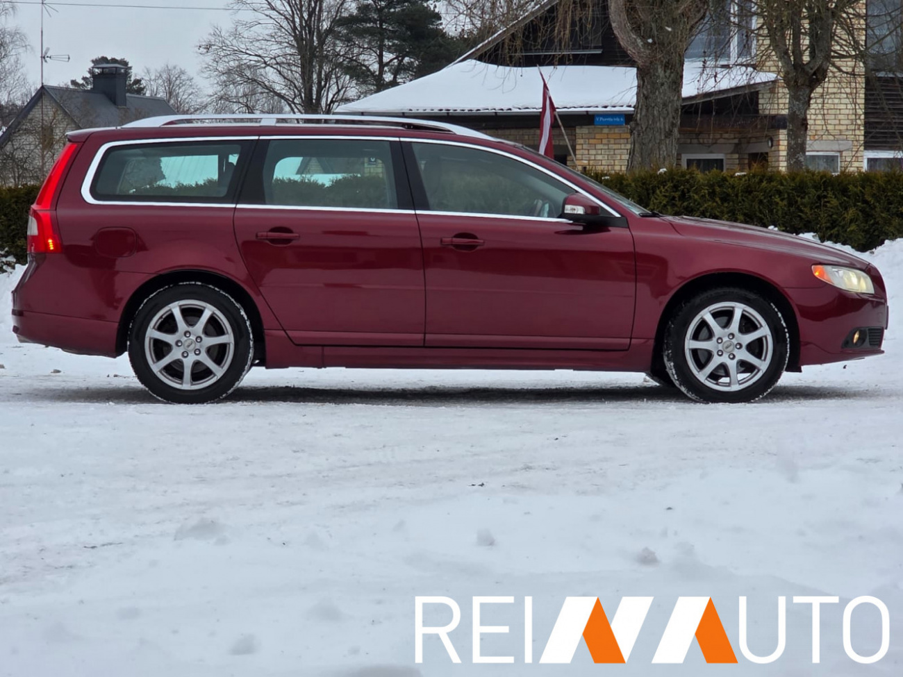 Volvo V70 Summum Cherry