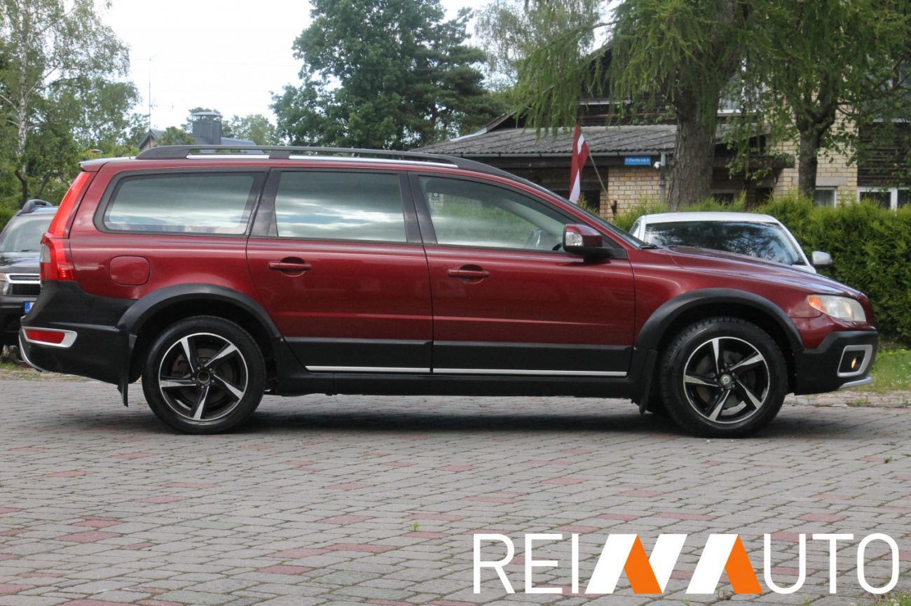 Volvo XC70 Cherry
