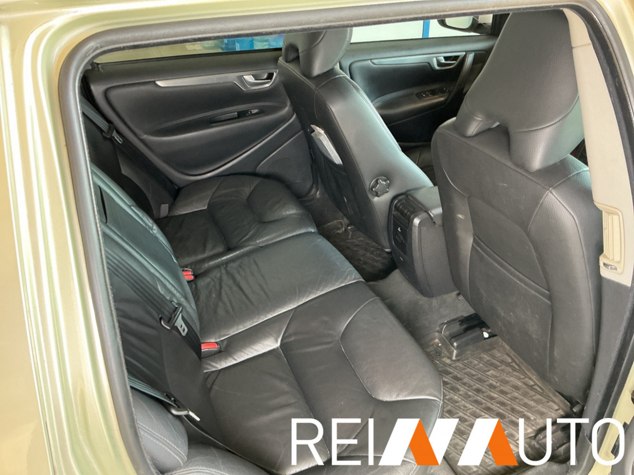 Volvo V70 Willow Green