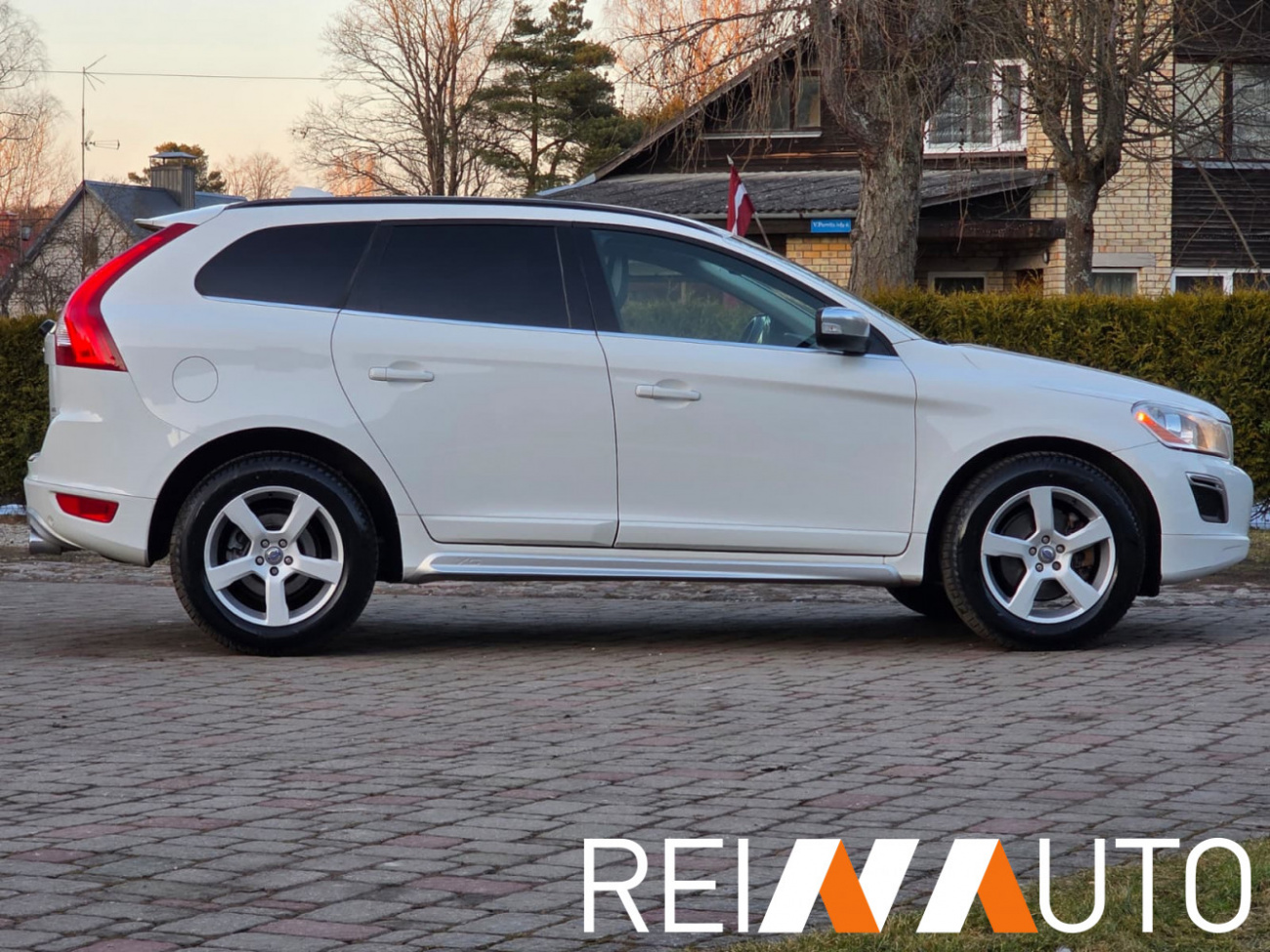 Volvo XC60 R-Design DRIVe