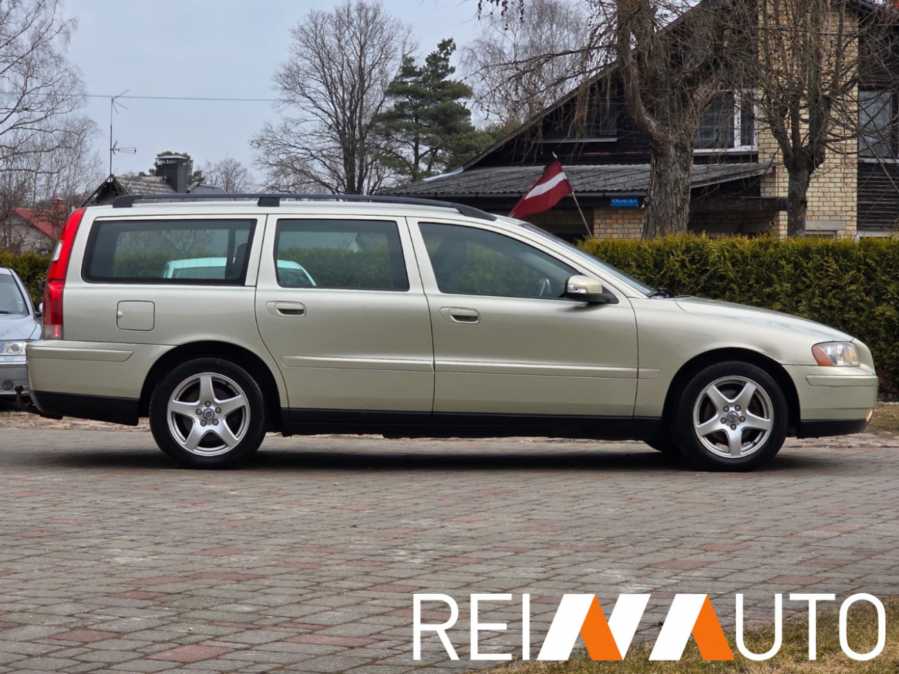 Volvo V70 Willow Green