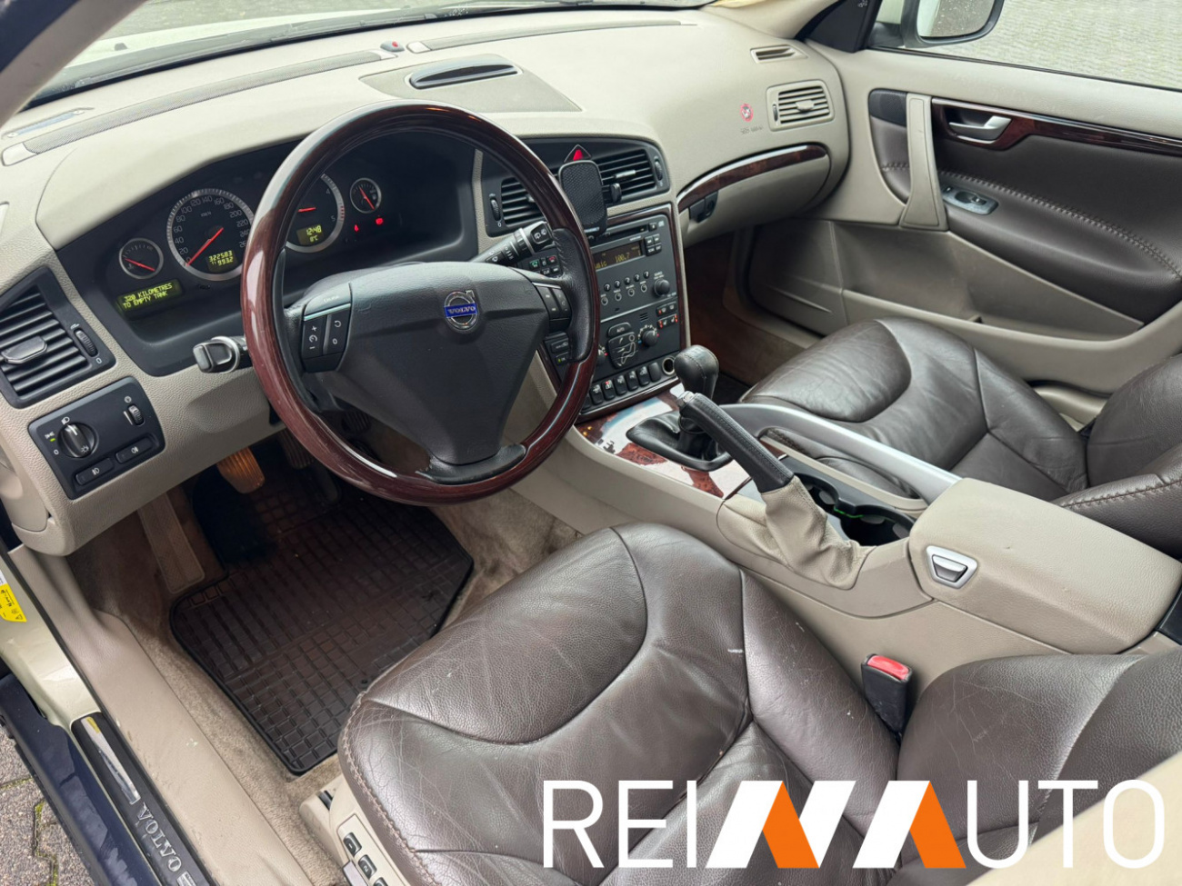 Volvo Xc70 Summum Gold